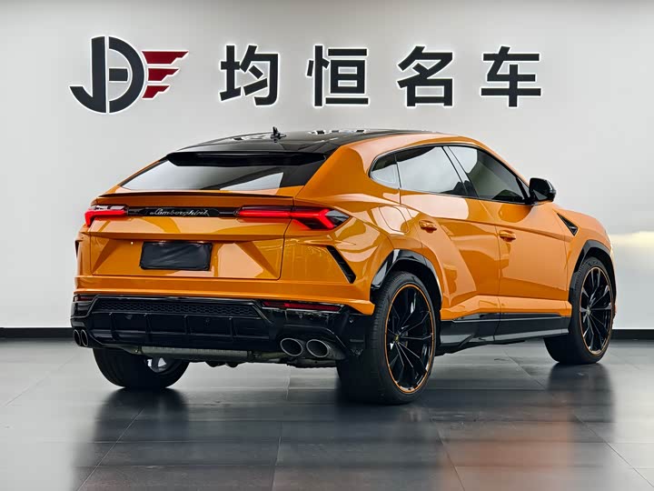 Фото 3 - Lamborghini Urus