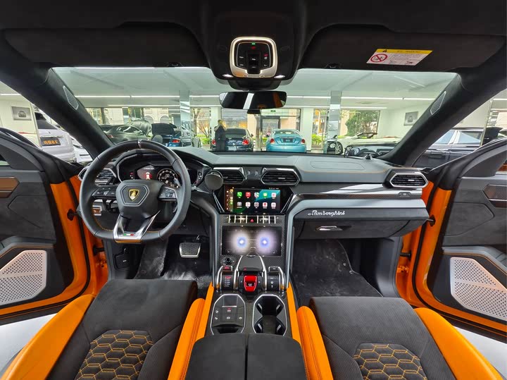 Фото 6 - Lamborghini Urus