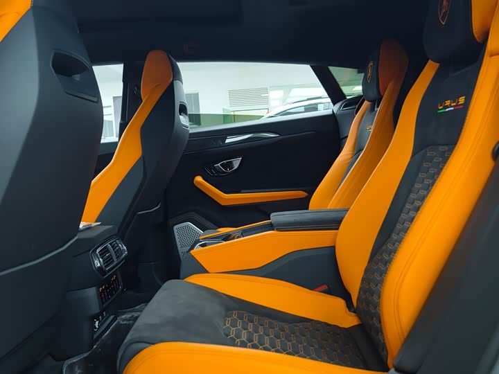 Фото 9 - Lamborghini Urus