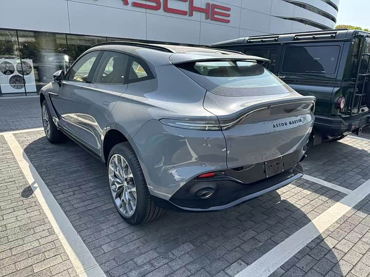 Фото 4 - Aston Martin DBX
