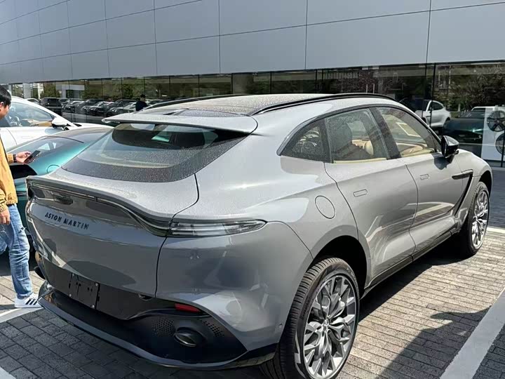 Фото 6 - Aston Martin DBX