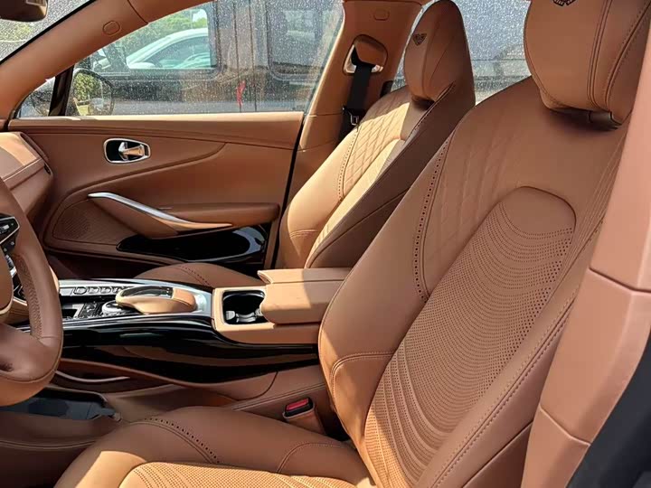 Фото 8 - Aston Martin DBX