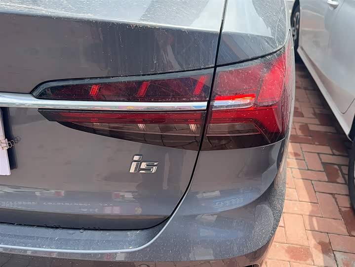 Фото 10 - Roewe i5