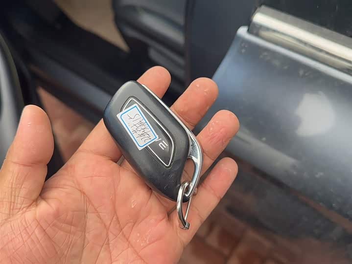 Фото 12 - Roewe i5