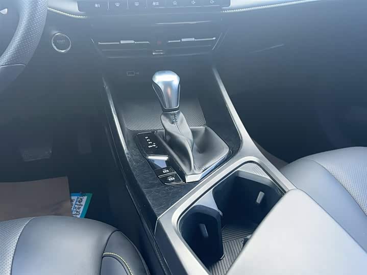 Фото 18 - Roewe i5