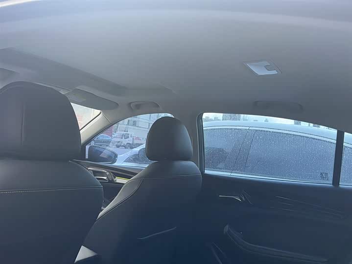 Фото 22 - Roewe i5