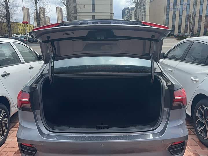 Фото 23 - Roewe i5