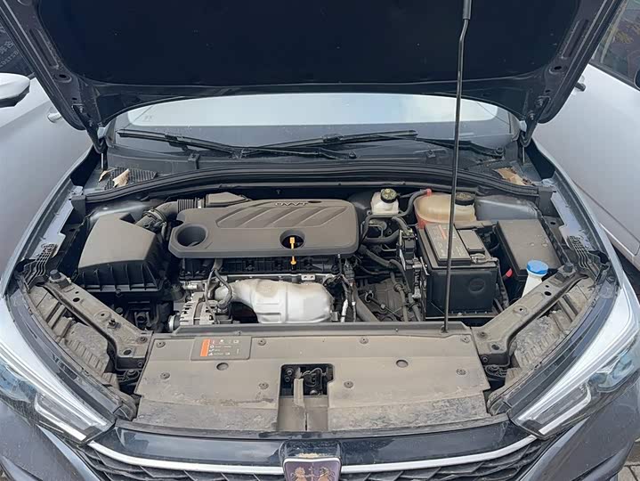 Фото 25 - Roewe i5