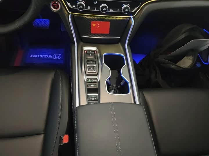 Фото 14 - Honda Accord