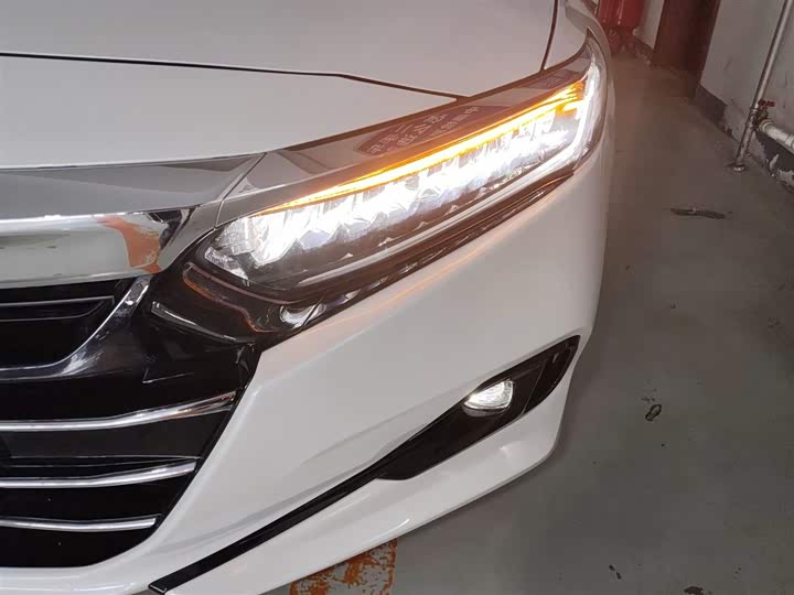 Фото 24 - Honda Accord