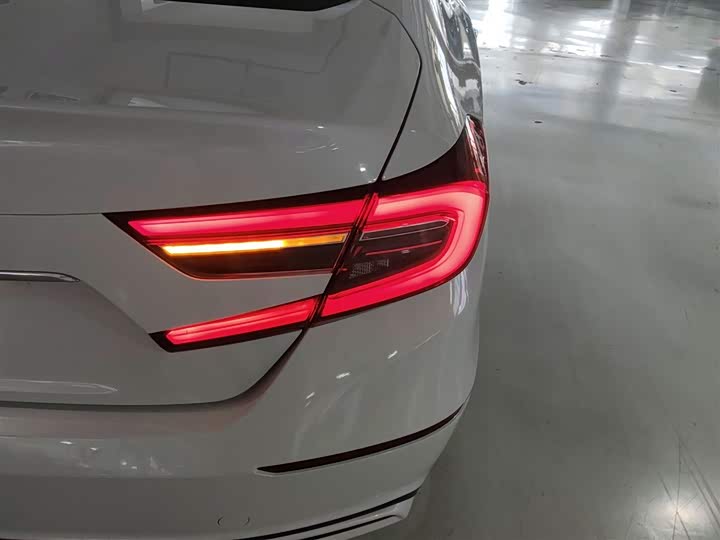 Фото 8 - Honda Accord