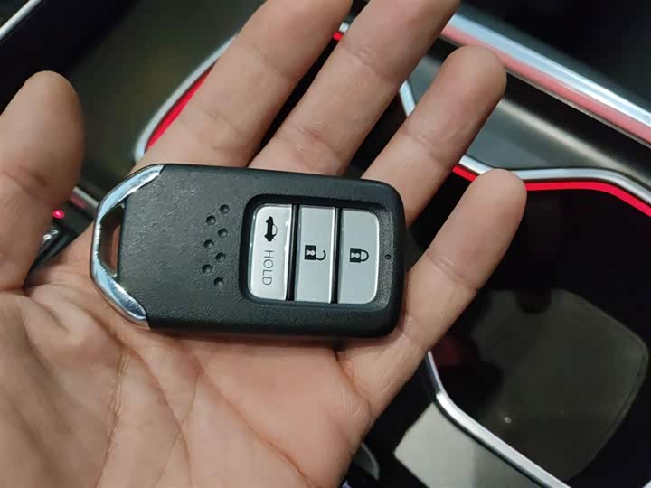 Фото 9 - Honda Accord