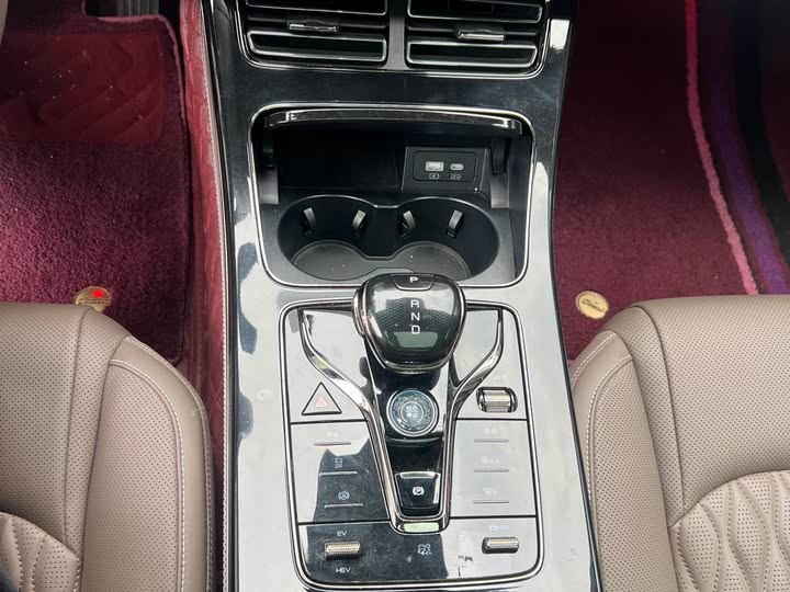 Фото 14 - BYD Han