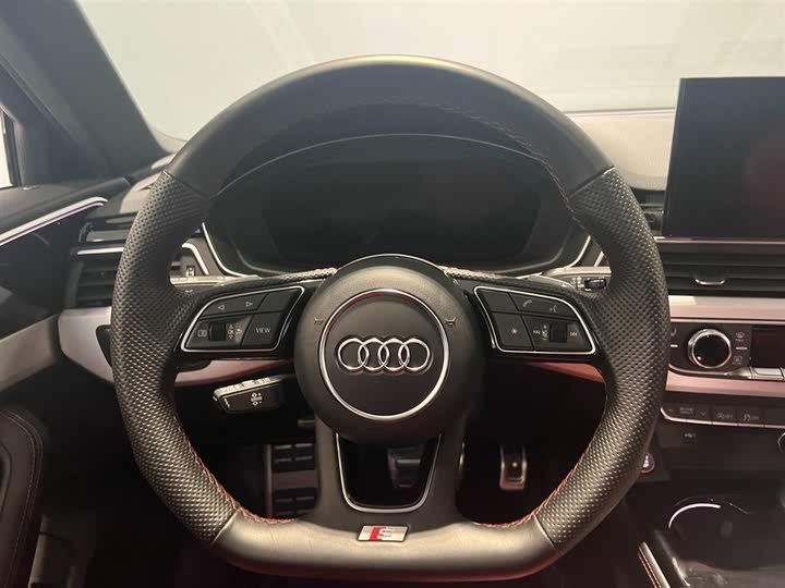 Фото 10 - Audi S4