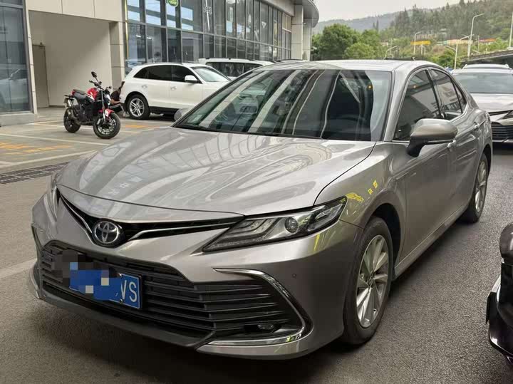 Фото 1 - Toyota Camry