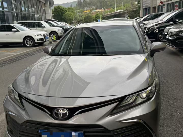 Фото 2 - Toyota Camry