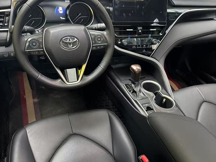 Фото 5 - Toyota Camry