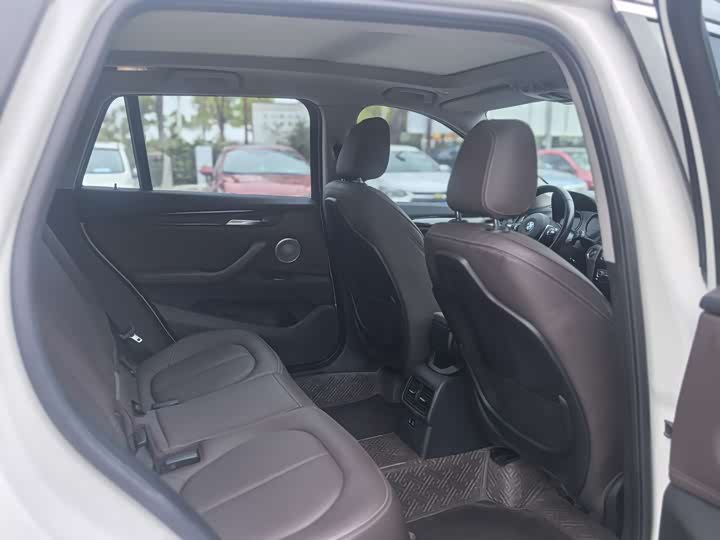 Фото 12 - BMW X1