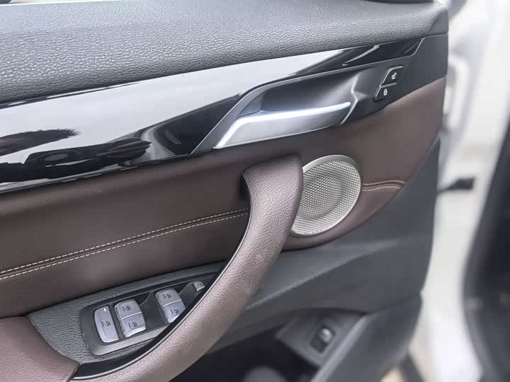 Фото 17 - BMW X1