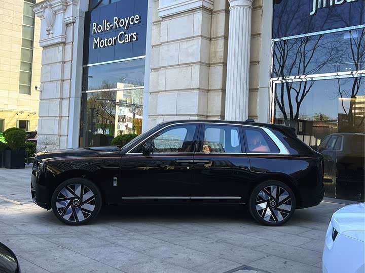 Фото 4 - Rolls-Royce Cullinan