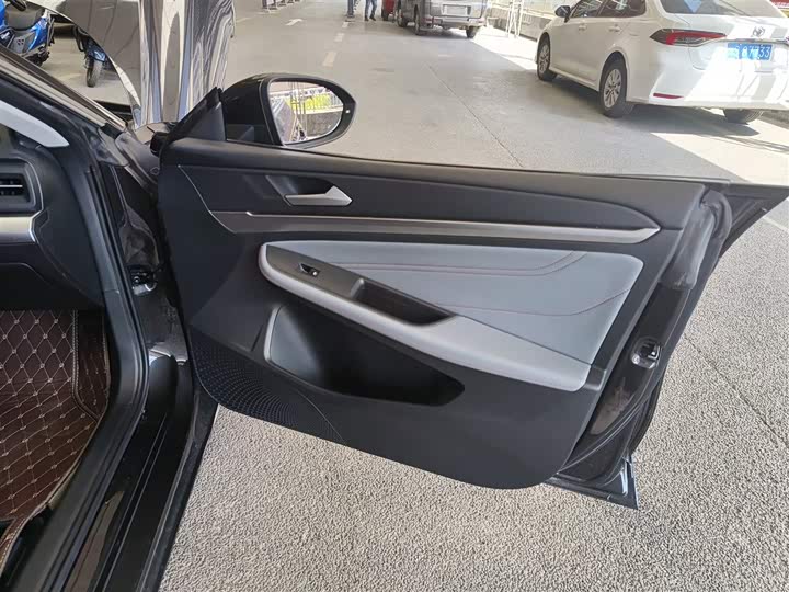 Фото 26 - Volkswagen Lamando L