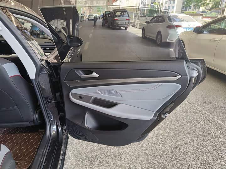 Фото 27 - Volkswagen Lamando L