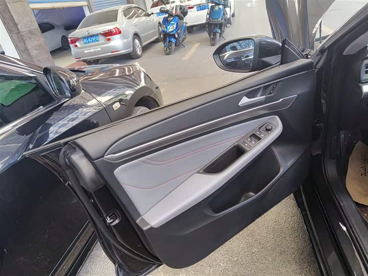 Фото 28 - Volkswagen Lamando L