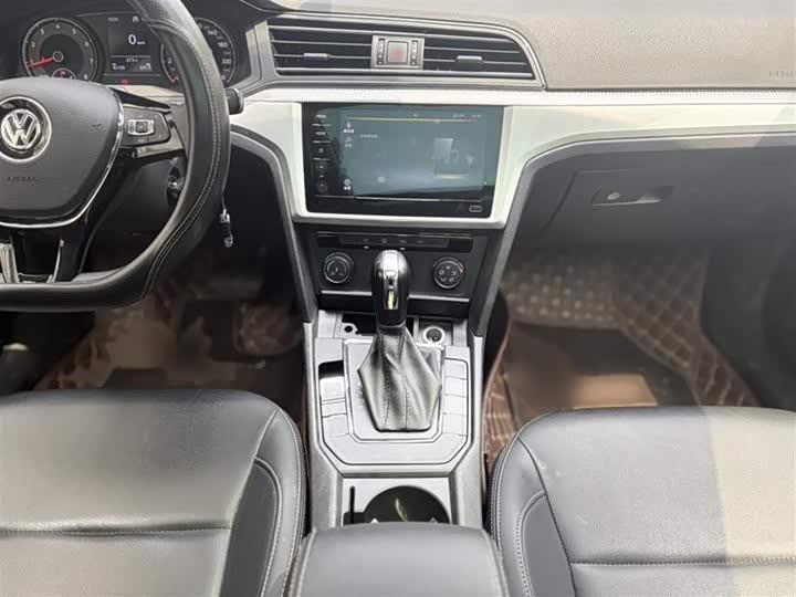 Фото 11 - Volkswagen Lamando L