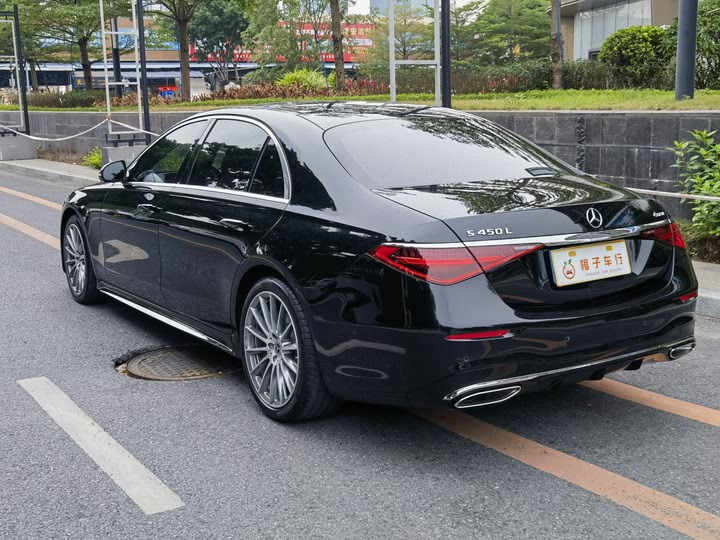 Фото 18 - Mercedes-Benz S-Class