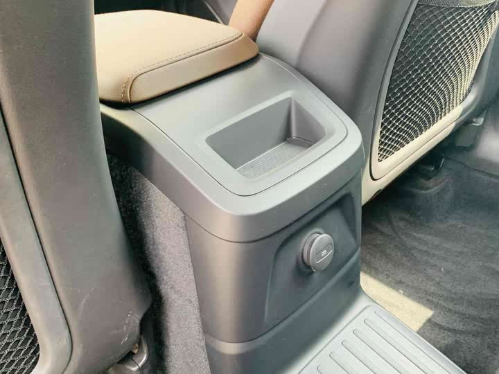 Фото 11 - Volvo XC60 Hybrid