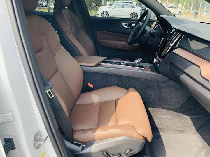 Фото 12 - Volvo XC60 Hybrid