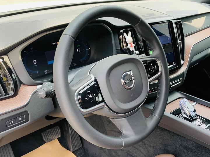 Фото 15 - Volvo XC60 Hybrid