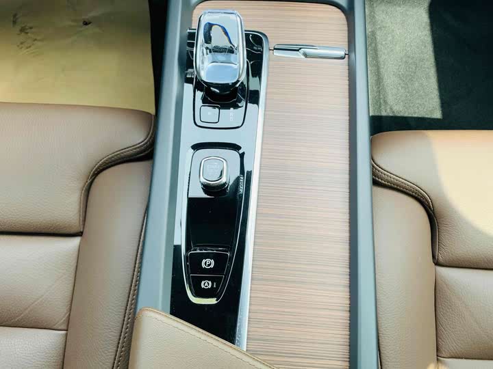 Фото 18 - Volvo XC60 Hybrid