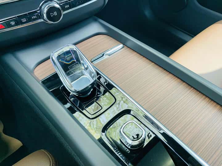 Фото 22 - Volvo XC60 Hybrid