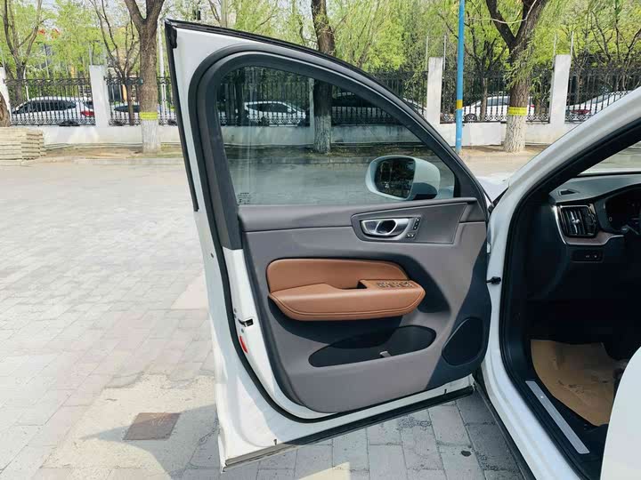 Фото 25 - Volvo XC60 Hybrid