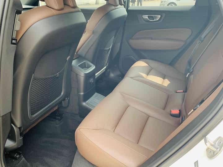 Фото 8 - Volvo XC60 Hybrid