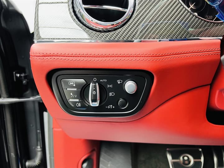 Фото 10 - Bentley Bentayga