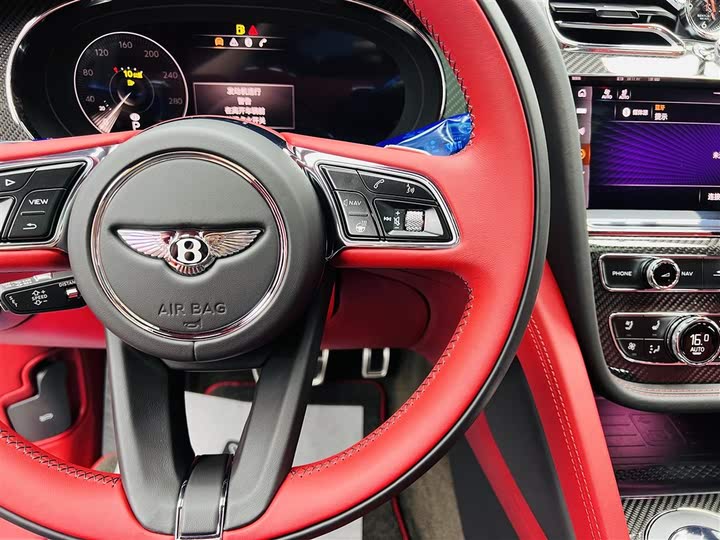 Фото 12 - Bentley Bentayga