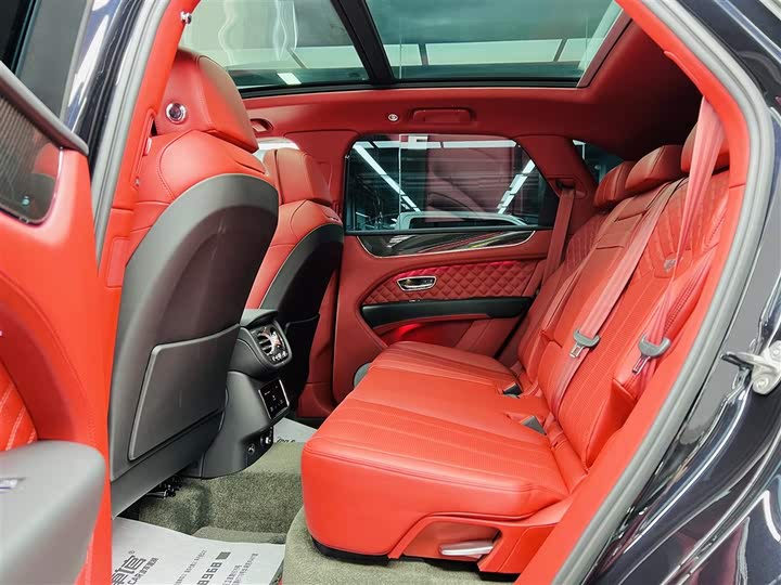 Фото 18 - Bentley Bentayga