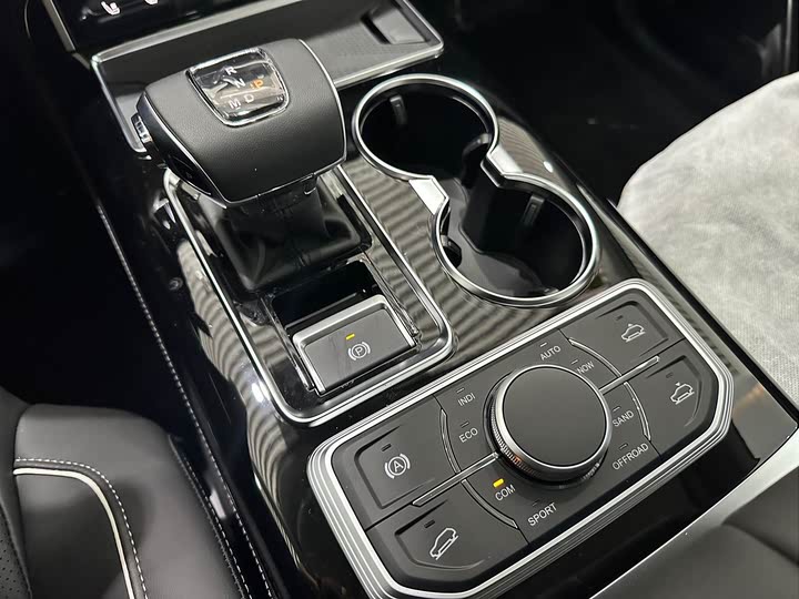 Фото 11 - Hongqi HS7