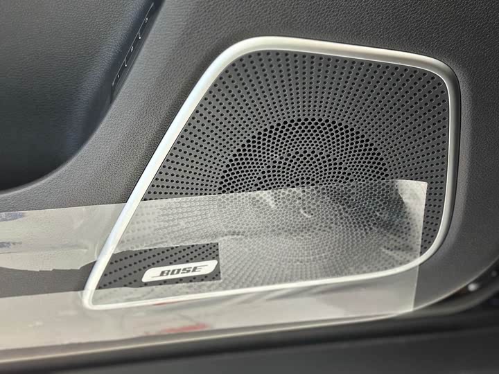 Фото 12 - Hongqi HS7