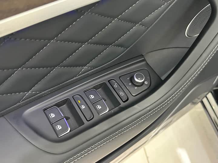 Фото 4 - Hongqi HS7