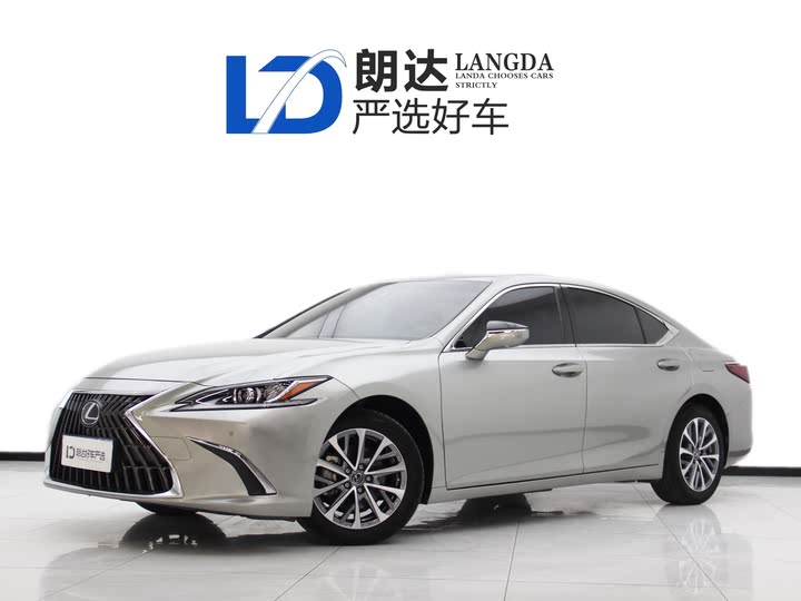 Фото 1 - Lexus ES