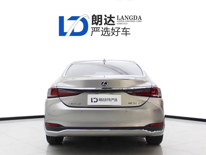 Фото 10 - Lexus ES