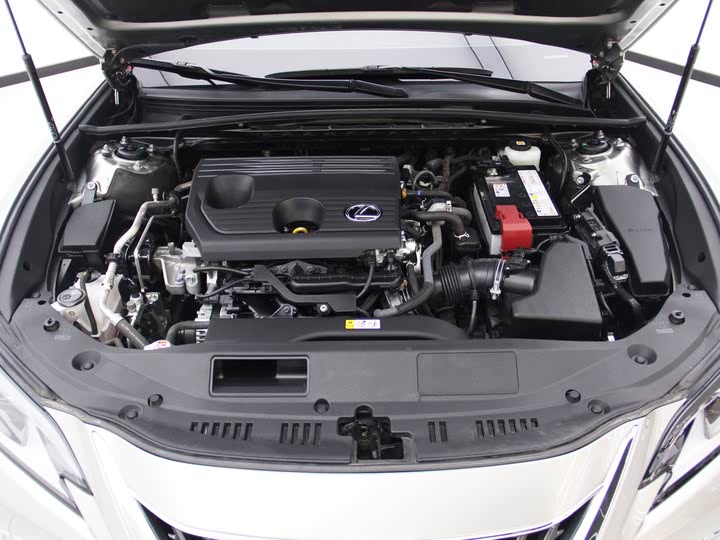 Фото 15 - Lexus ES