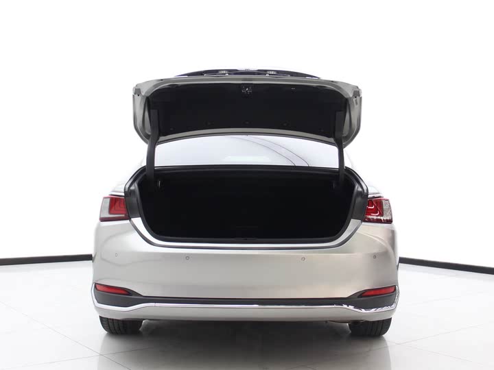 Фото 16 - Lexus ES