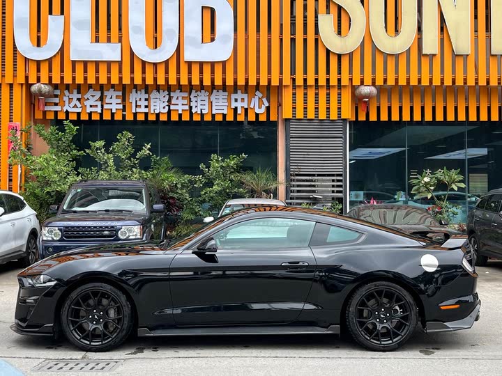 Фото 12 - Ford Mustang