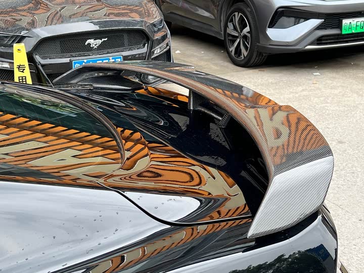 Фото 15 - Ford Mustang