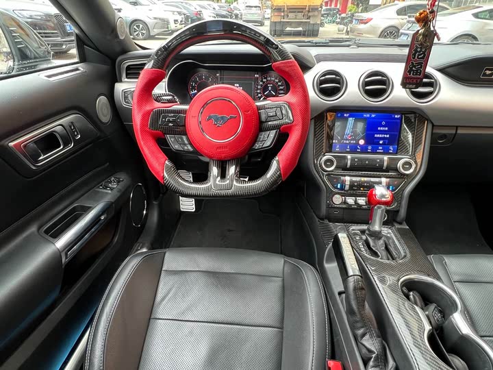 Фото 23 - Ford Mustang