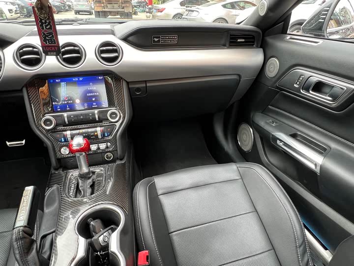 Фото 24 - Ford Mustang